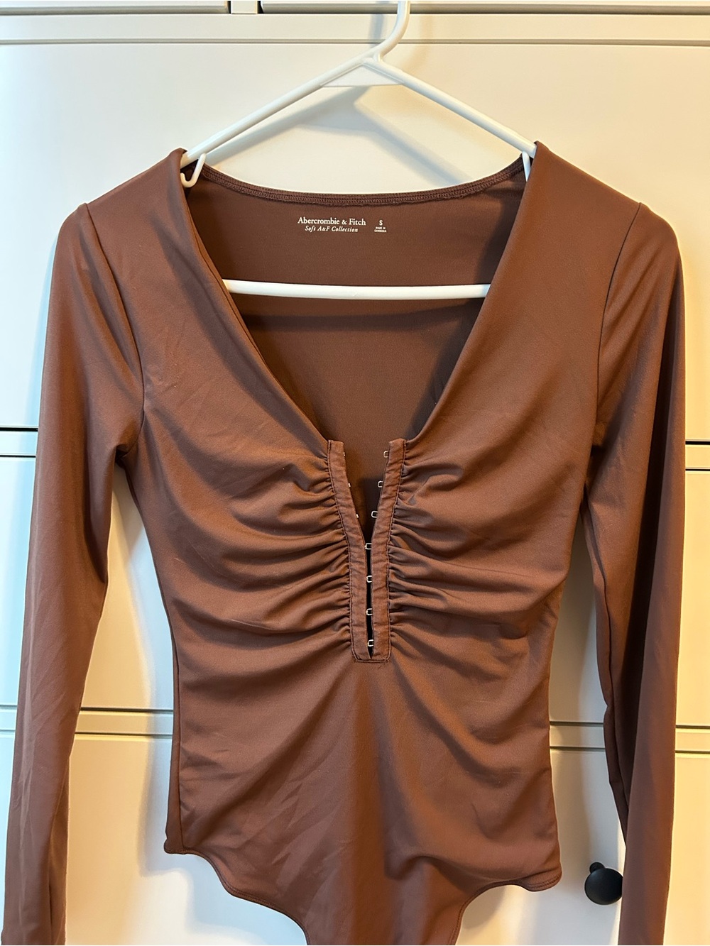 Abercrombie & Fitch Mauve-Brown Long Sleeve Ruched V-Neck Bodysuit